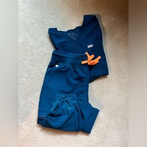 Deep Reef Figs Scrub Set